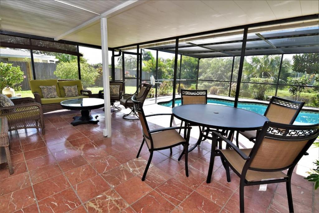 Hébergement de vacances Rowena House 2bd Den 2bth Heated Pool Near Siesta Key Sarasota