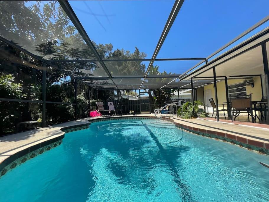 Rowena House 2bd Den 2bth Heated Pool Near Siesta Key Hébergement de vacances *