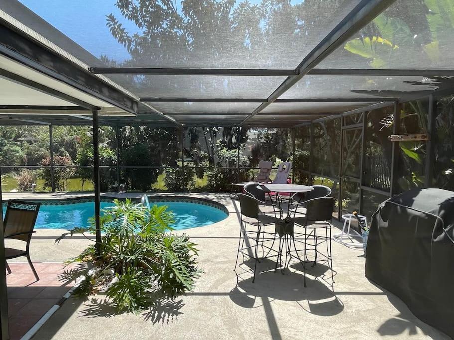 Rowena House 2bd Den 2bth Heated Pool Near Siesta Key Hébergement de vacances Sarasota
