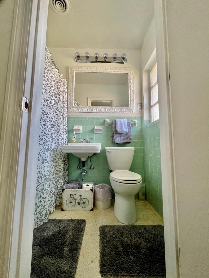 Rowena House 2bd Den 2bth Heated Pool Near Siesta Key Hébergement de vacances Sarasota